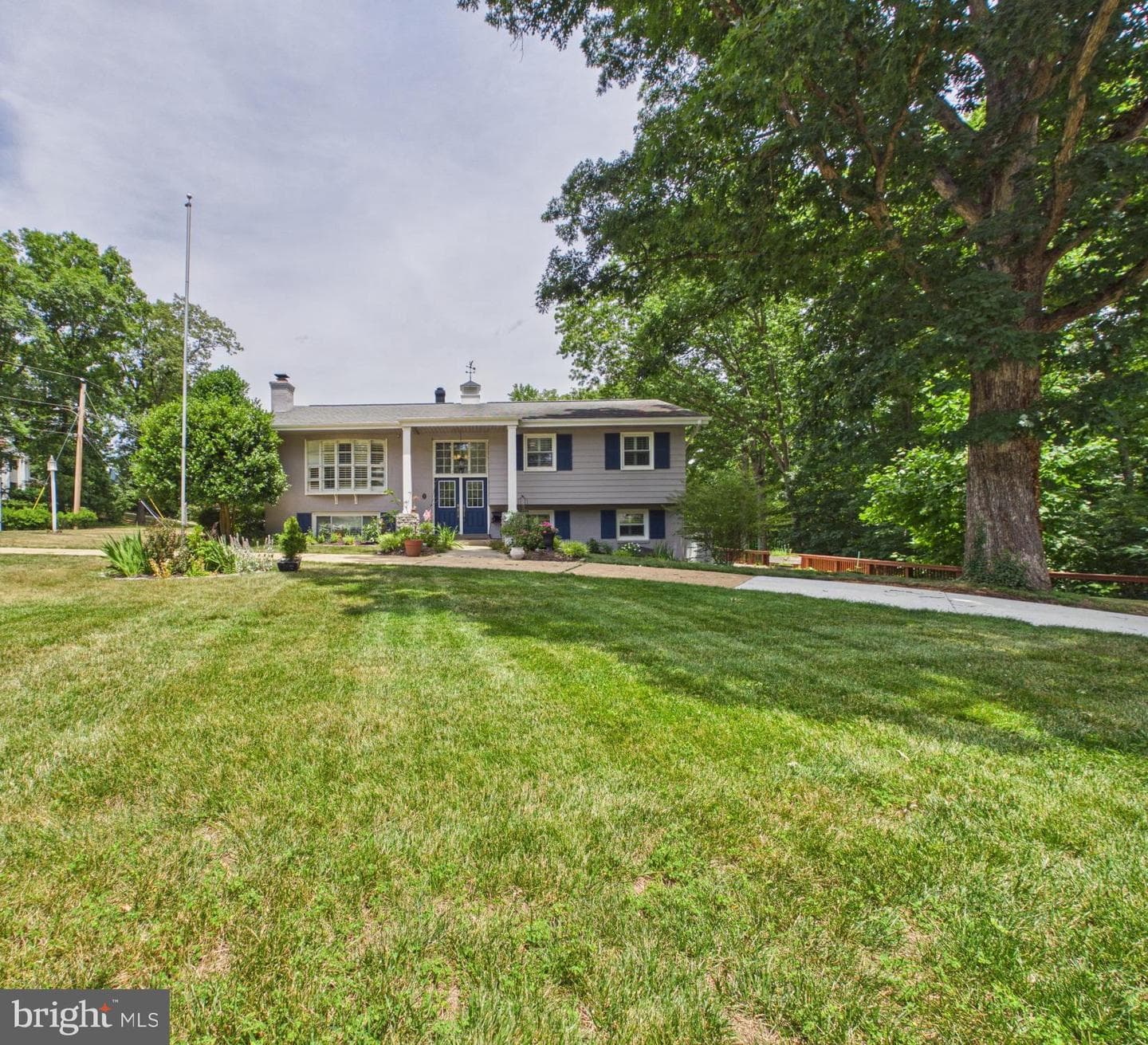 9201 Cherrytree Drive, Alexandria