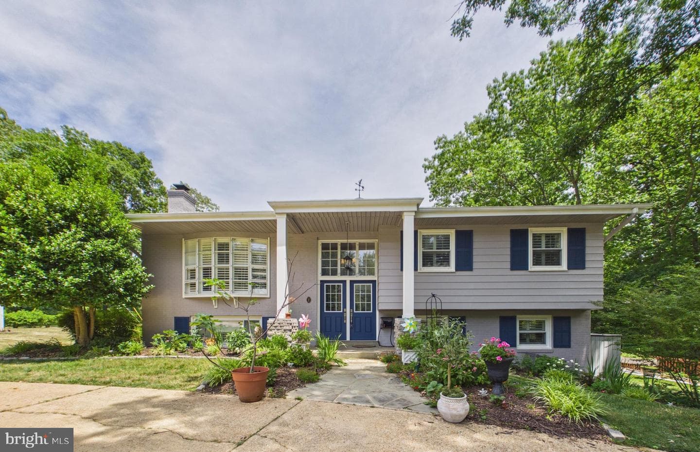 9201 Cherrytree Drive, Alexandria
