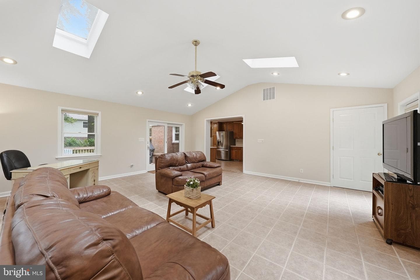 5004 Linette Lane photo 24