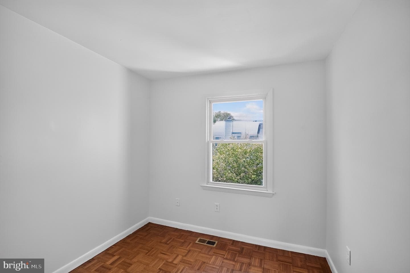12929 Route 50 photo 19