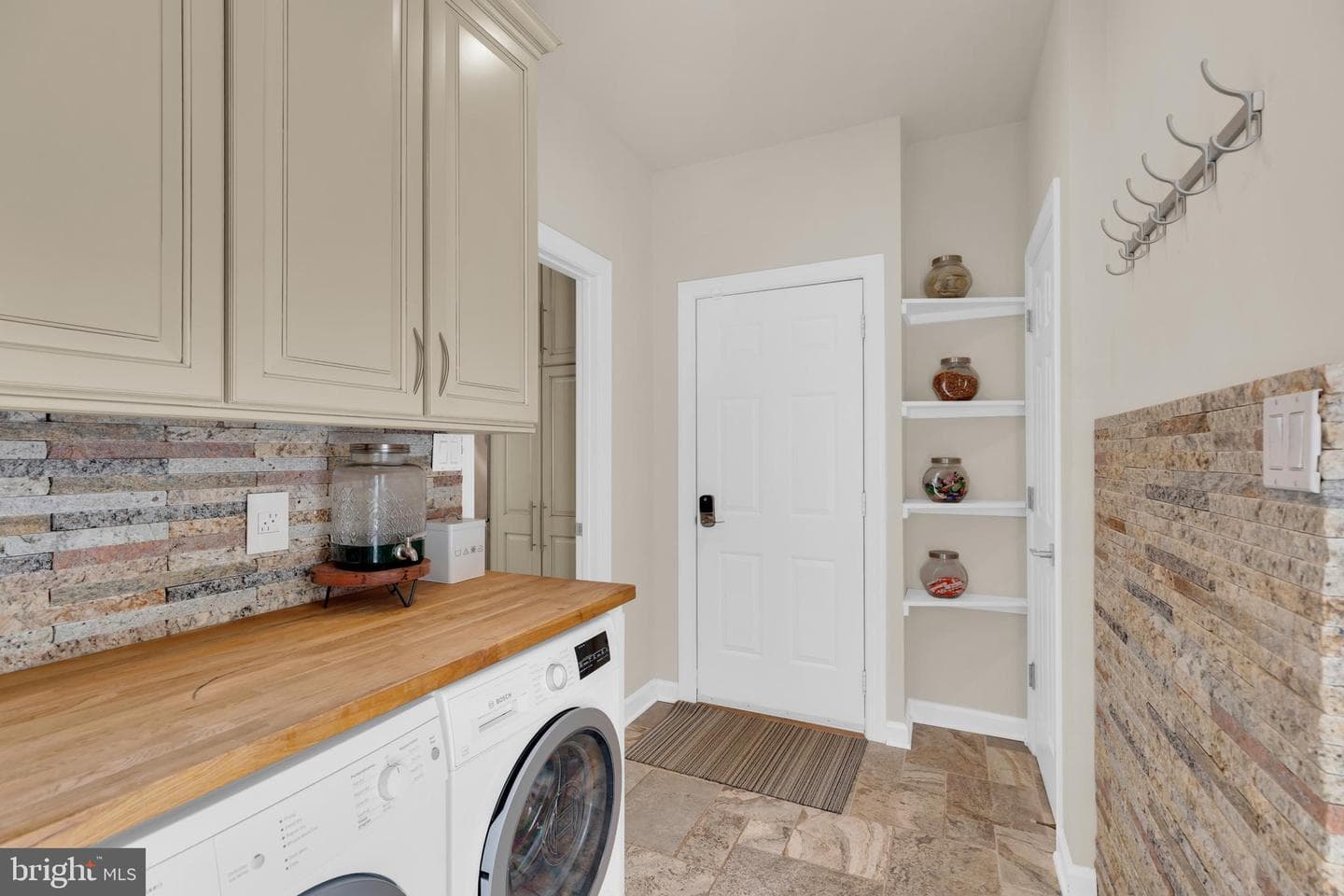 9800 John Robert Way photo 15