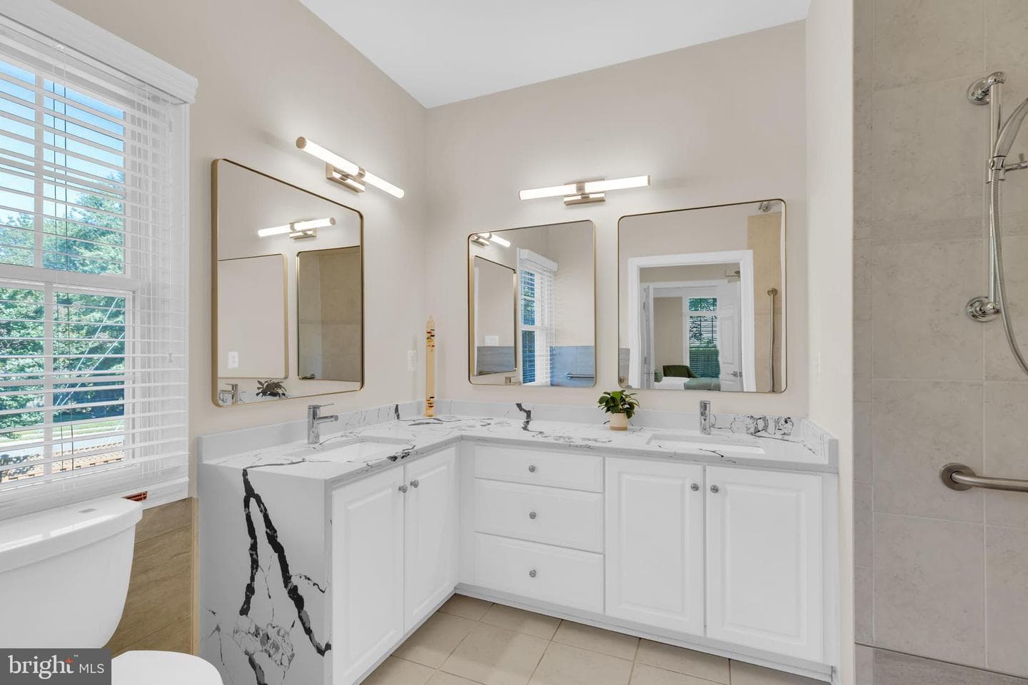 9800 John Robert Way photo 34