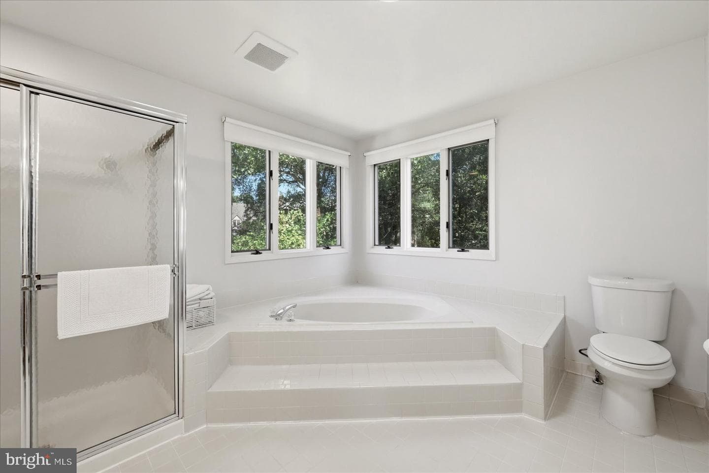 8814 Surrey Court photo 16