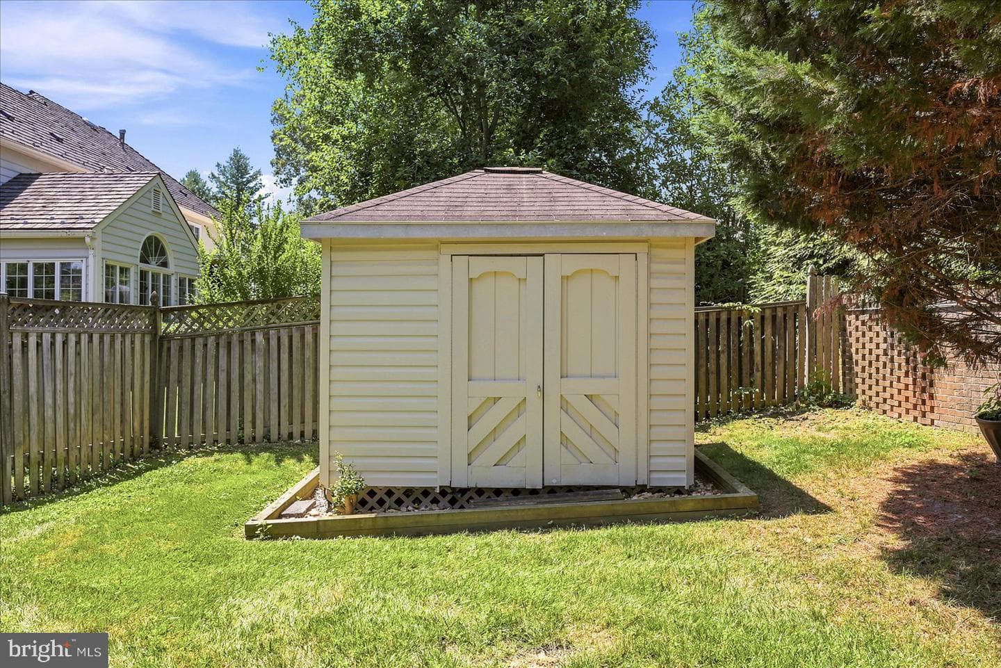 8814 Surrey Court photo 26