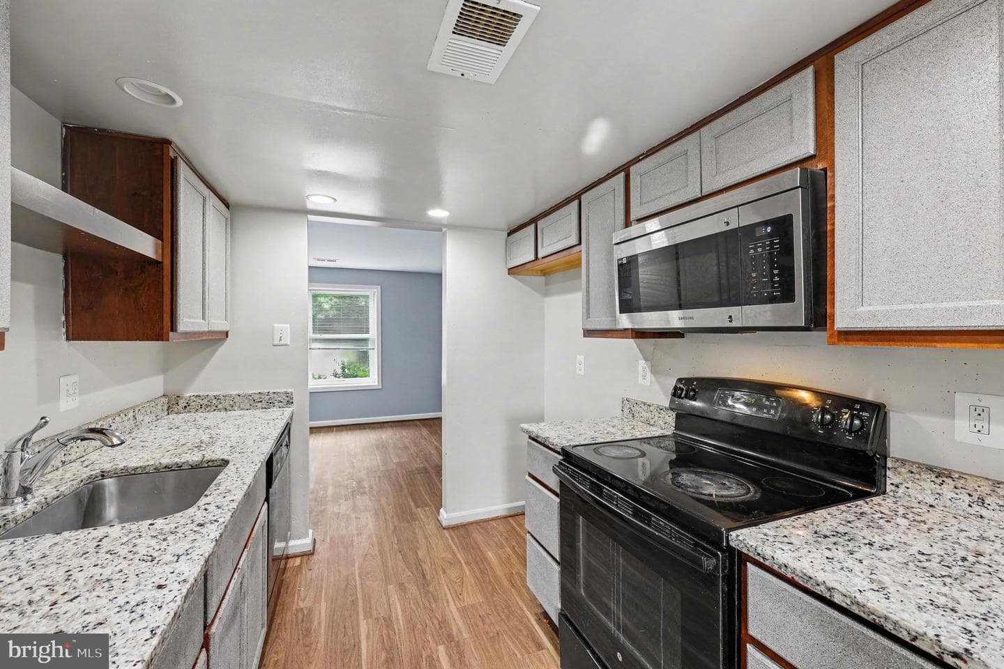 8309 Pondside Terrace photo 9
