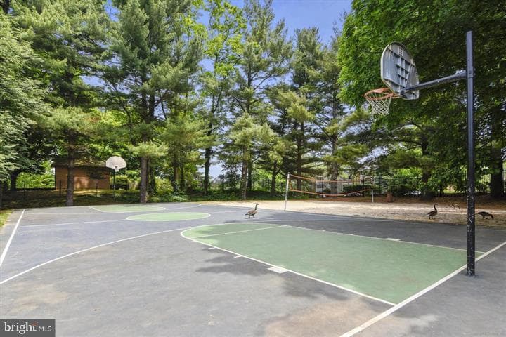 8370 Greensboro Drive #908 photo 32