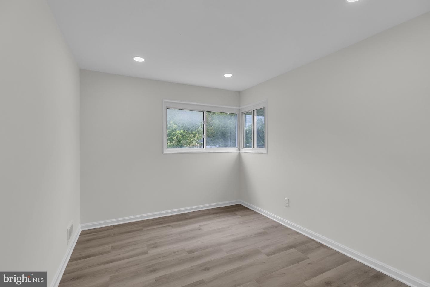 5907 Camberly Avenue photo 20