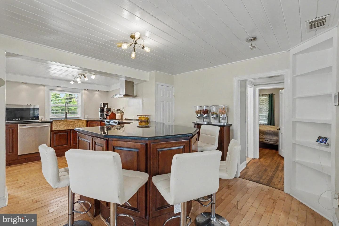 8608 Woodlawn Court photo 8