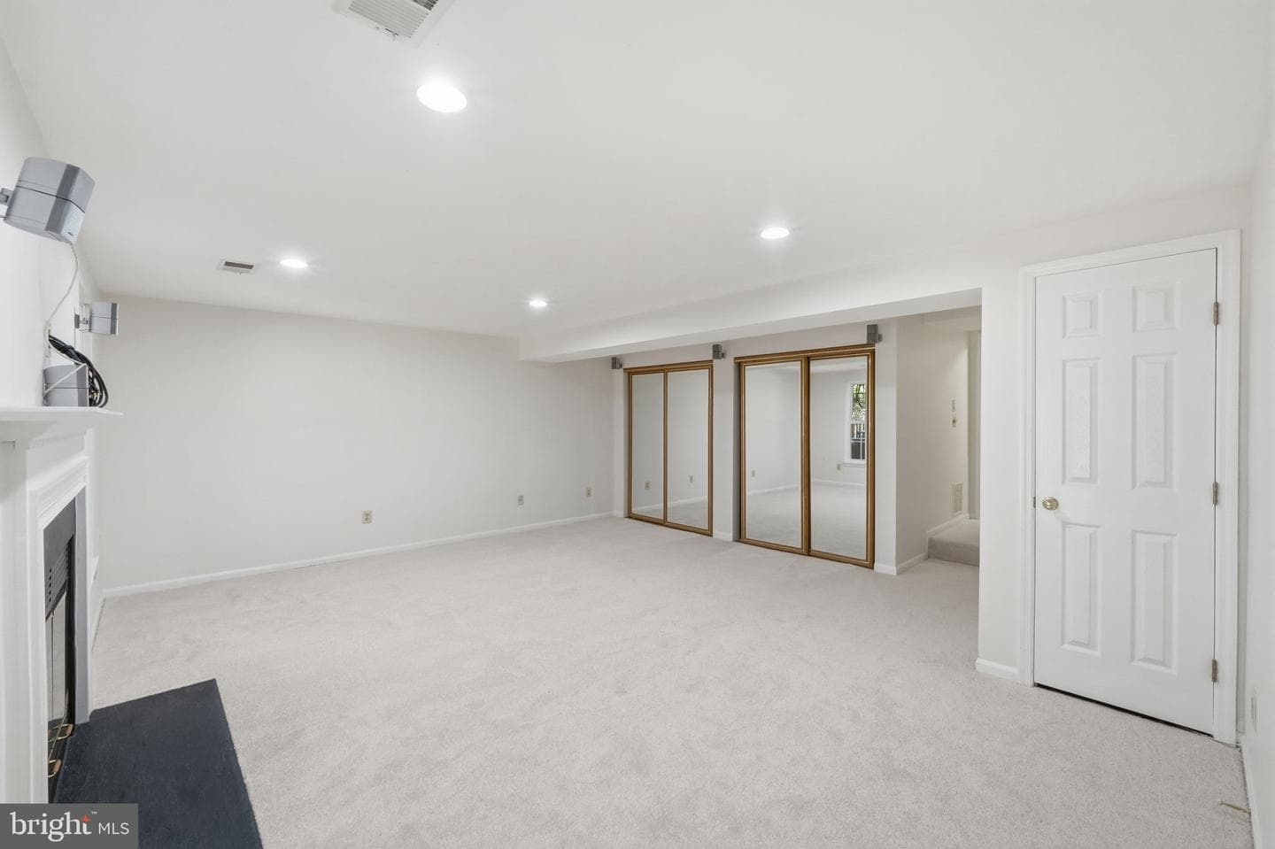 6052 Kestner Circle photo 25