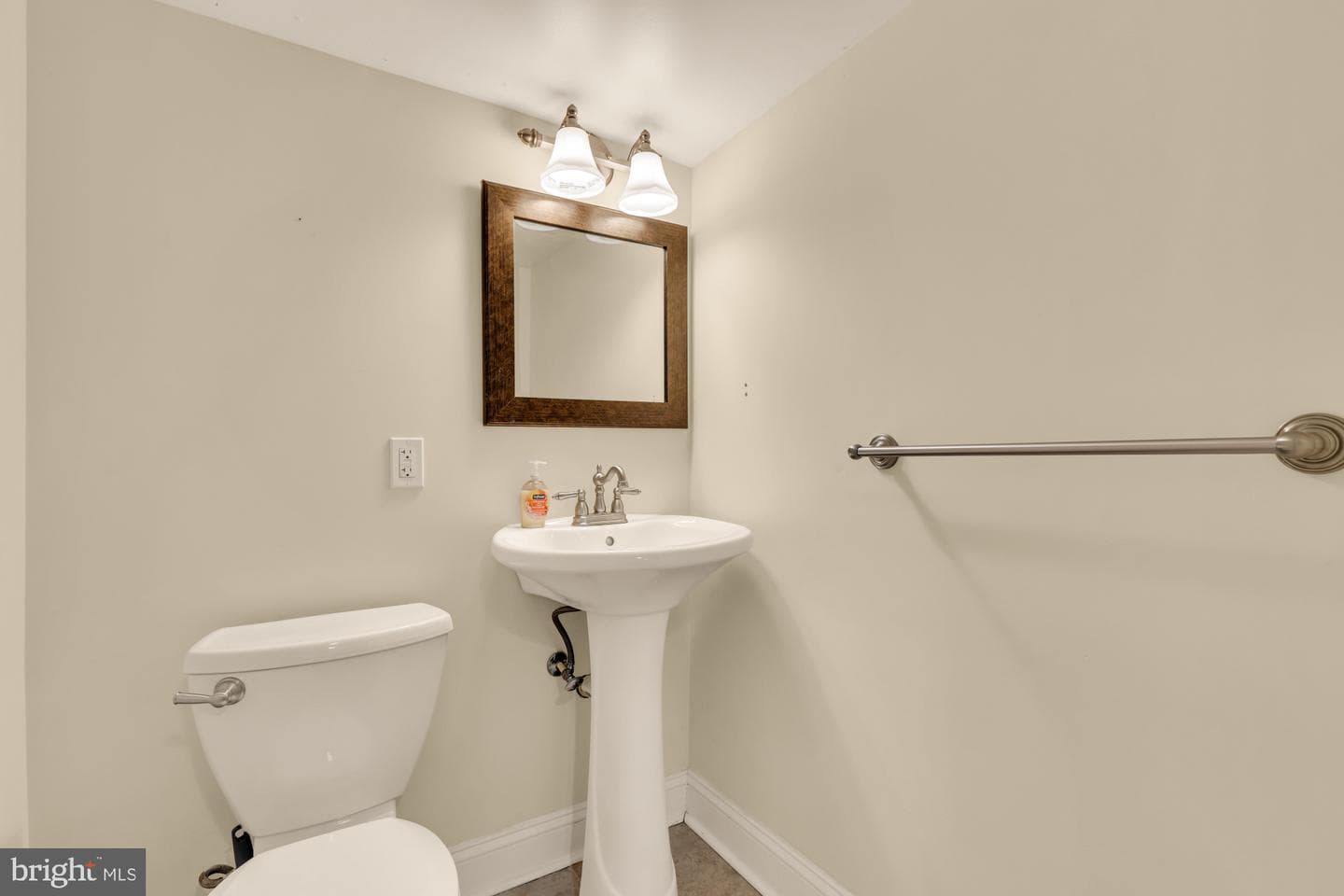 8604 Woodlawn Court photo 34