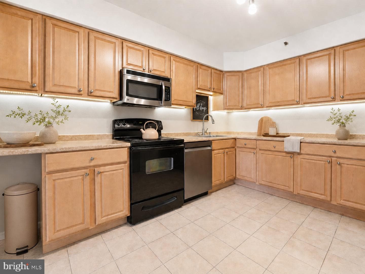 3713 S George Mason Drive #810 photo 4