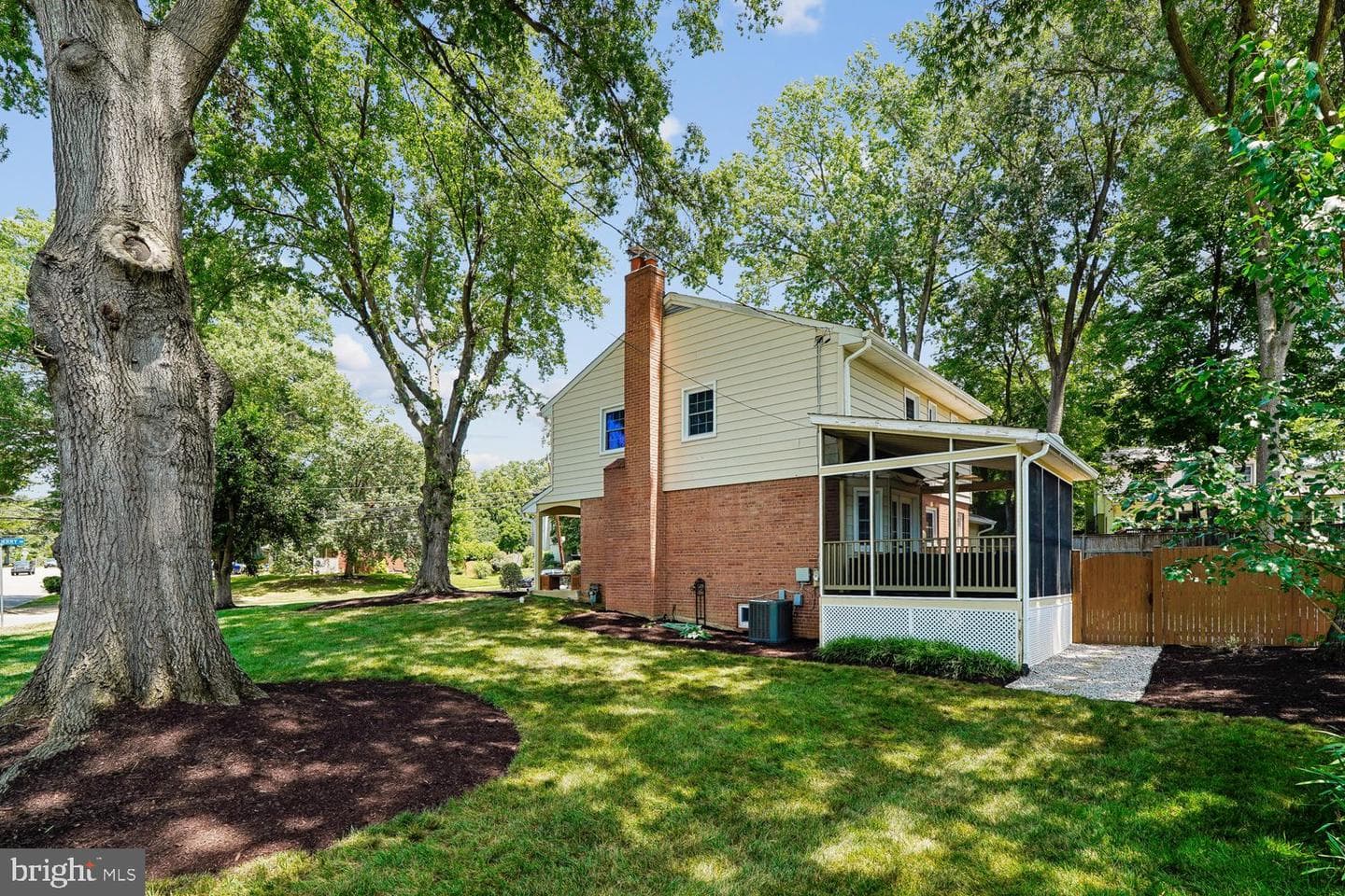 2305 Londonderry Road photo 7