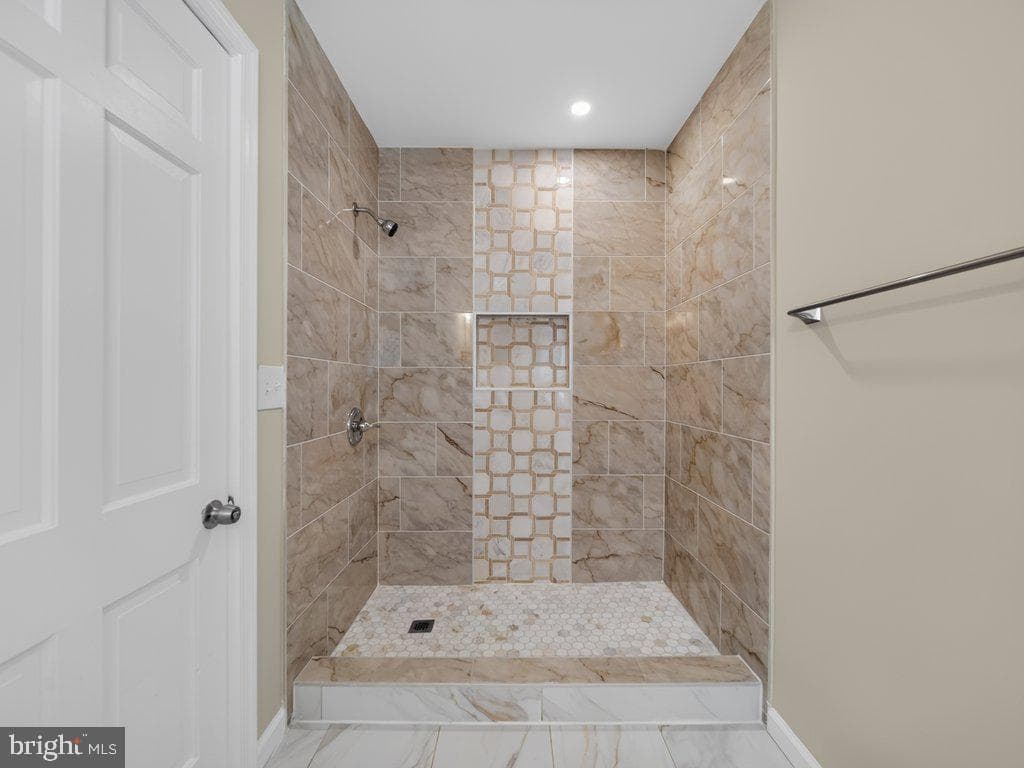 5502 Kings Park Drive photo 12