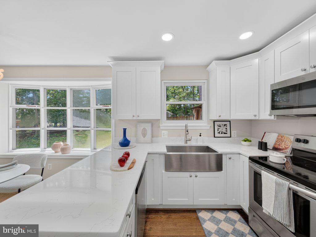 5502 Kings Park Drive photo 17