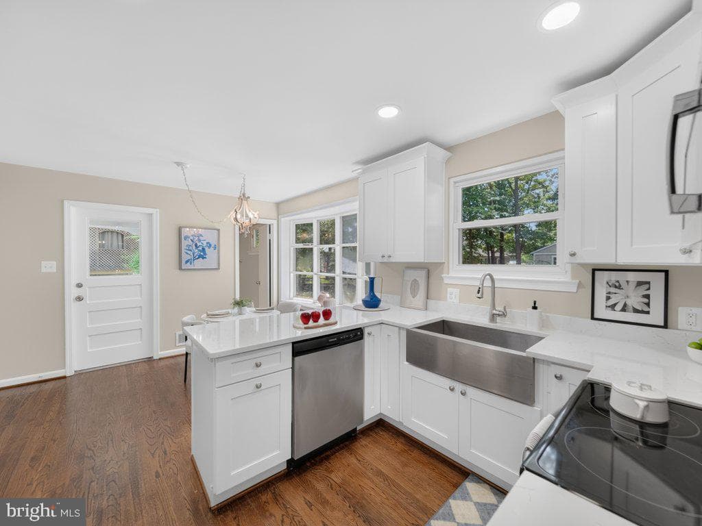 5502 Kings Park Drive photo 18