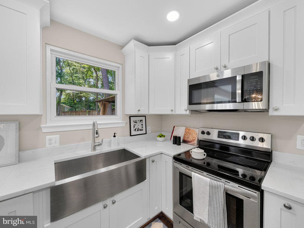 5502 Kings Park Drive photo 19