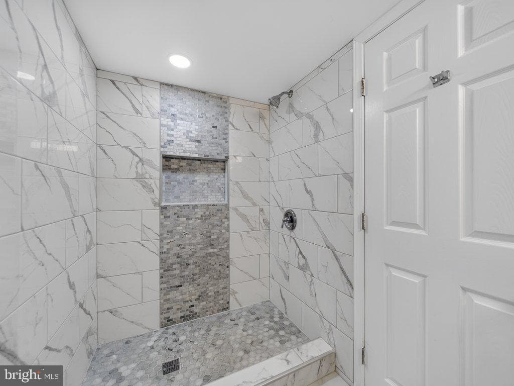 5502 Kings Park Drive photo 41