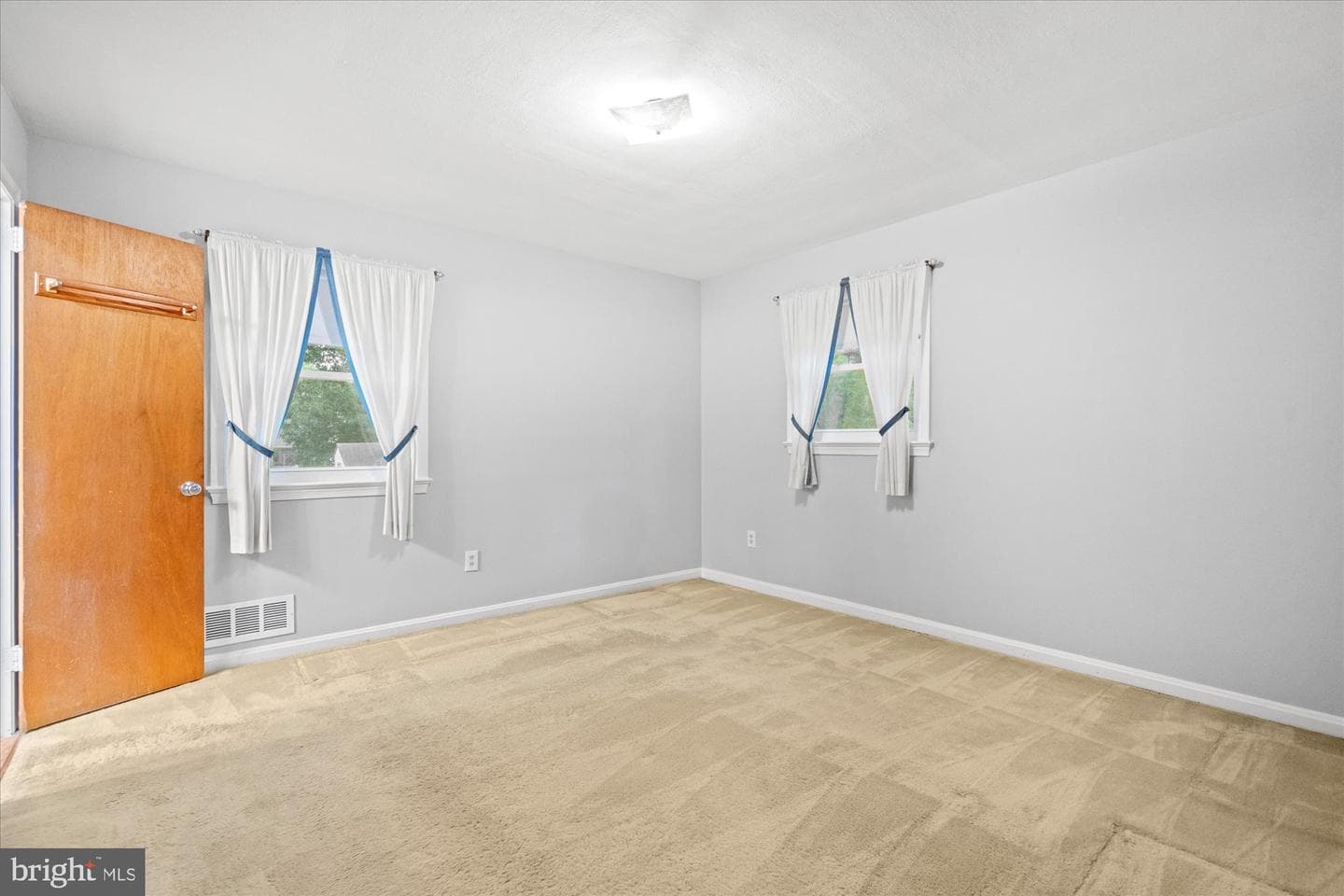8316 Ashwood Drive photo 12