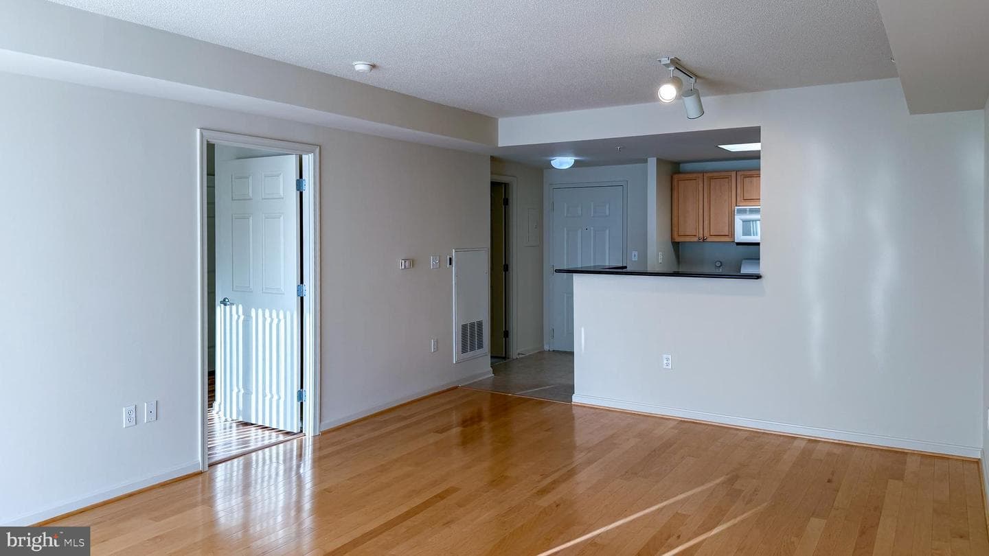 2726 Gallows Road #417 photo 10