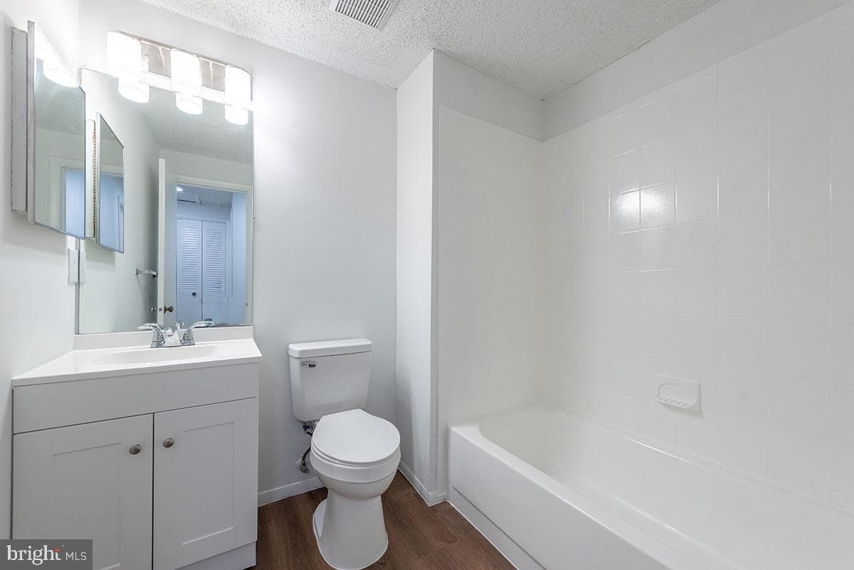 2204 Westcourt Ln # 317 photo 18