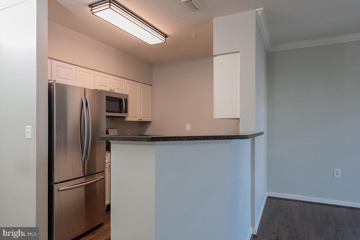 2204 Westcourt Ln # 317 photo 8