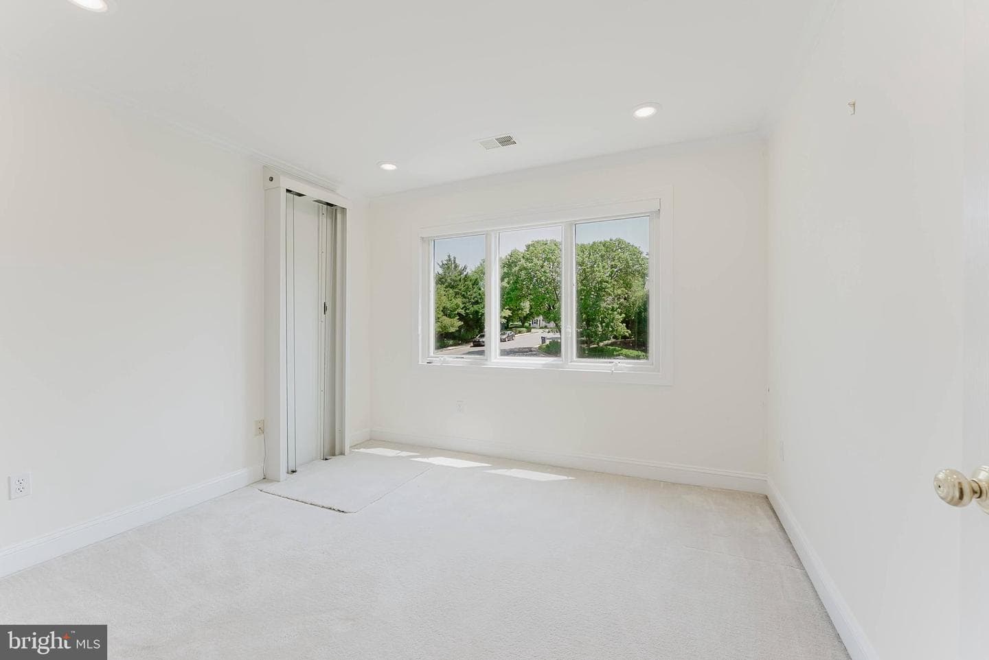 10527 Mereworth Lane photo 32