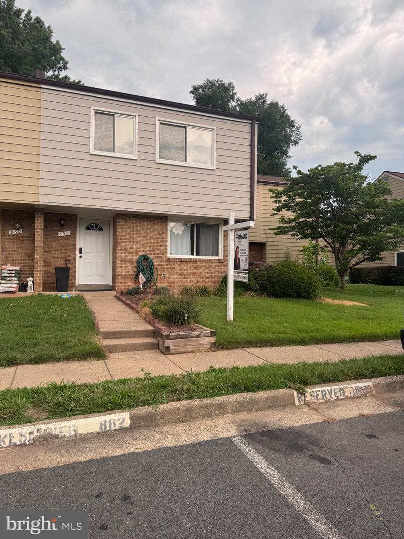 858 Dogwood Court, Herndon