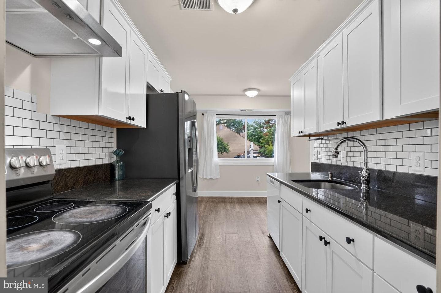 858 Dogwood Court photo 10