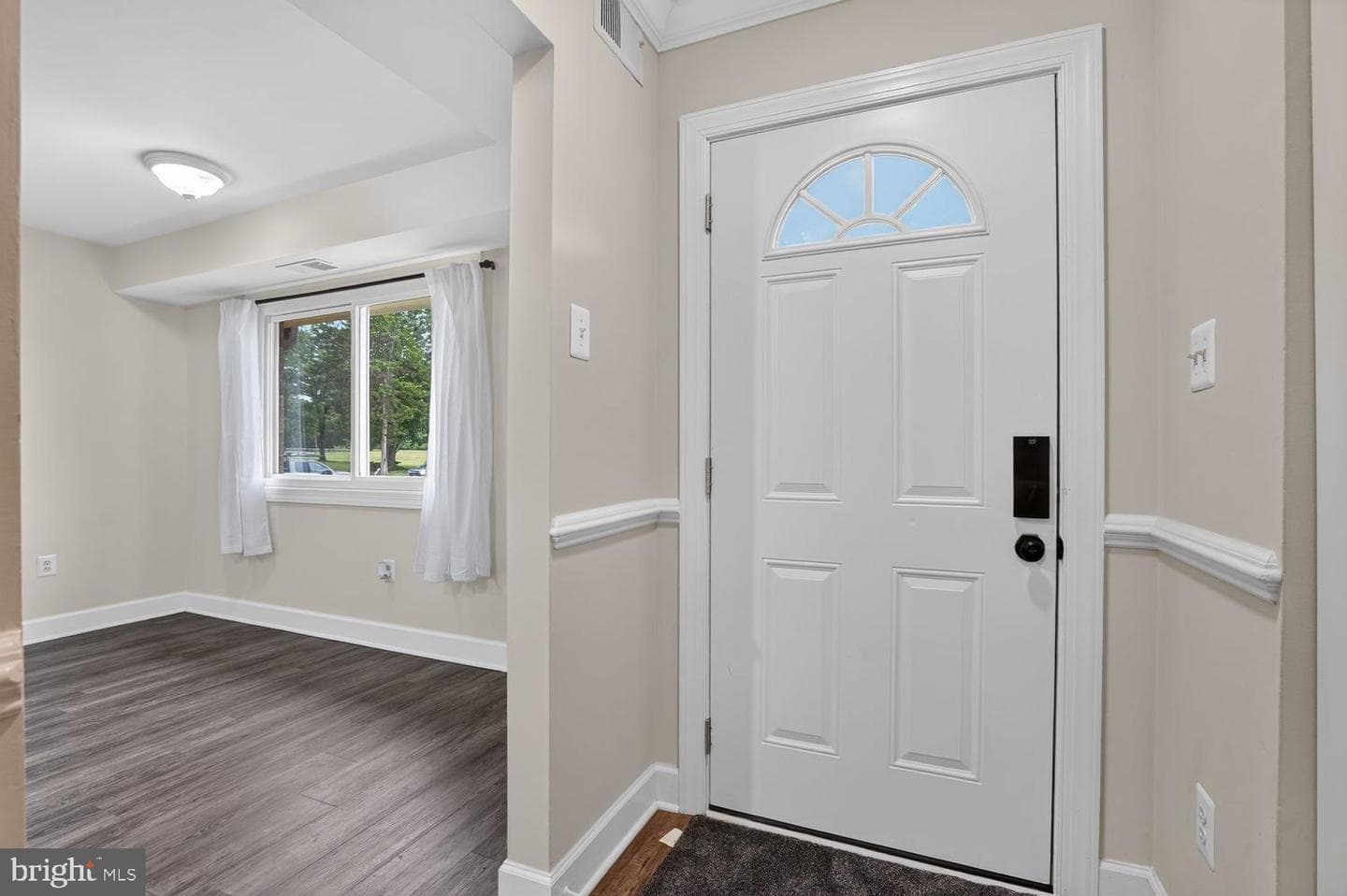 858 Dogwood Court photo 3