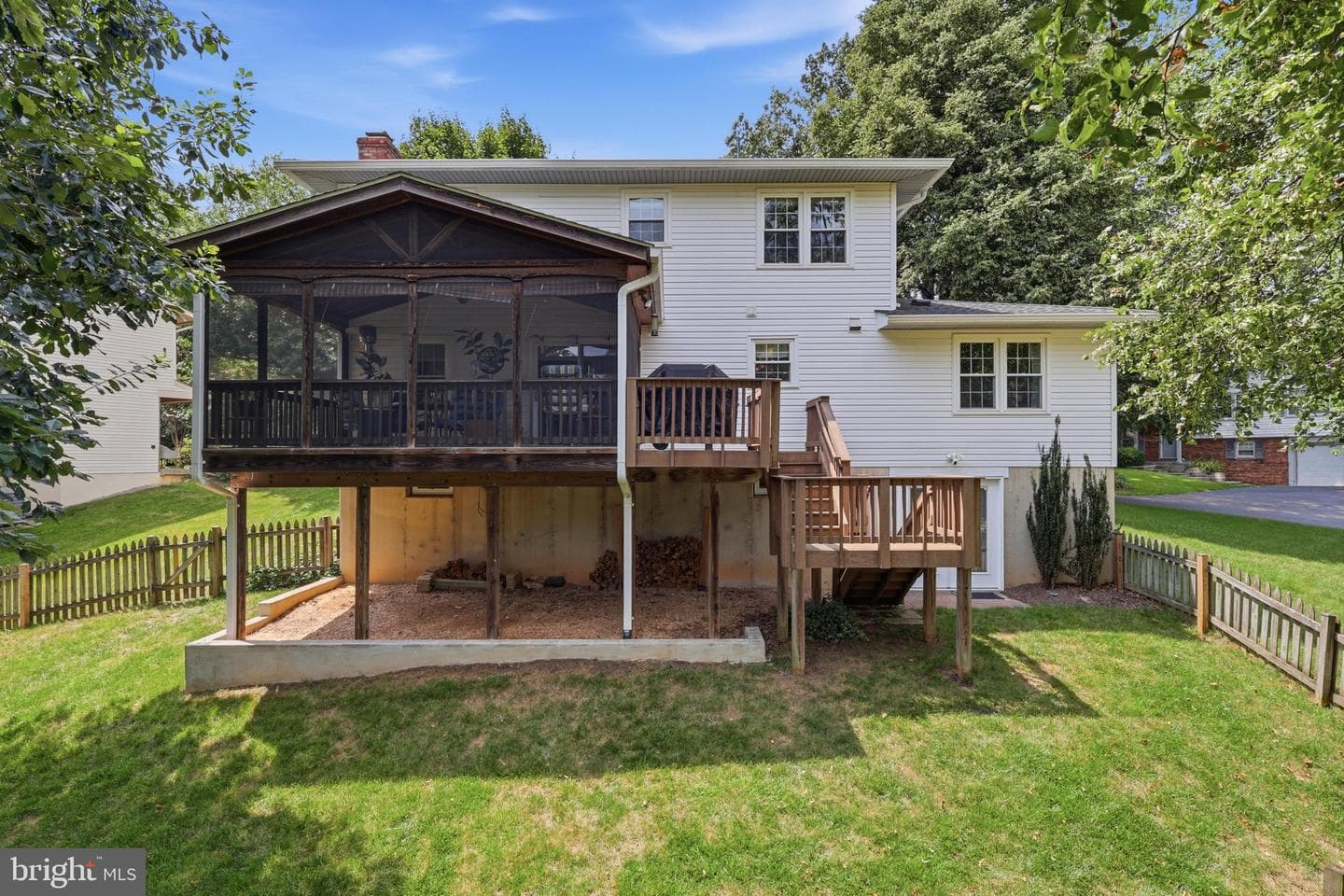 9825 Wolcott Drive photo 32
