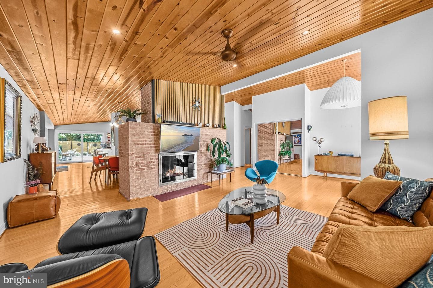 8801 Camden Street, Alexandria