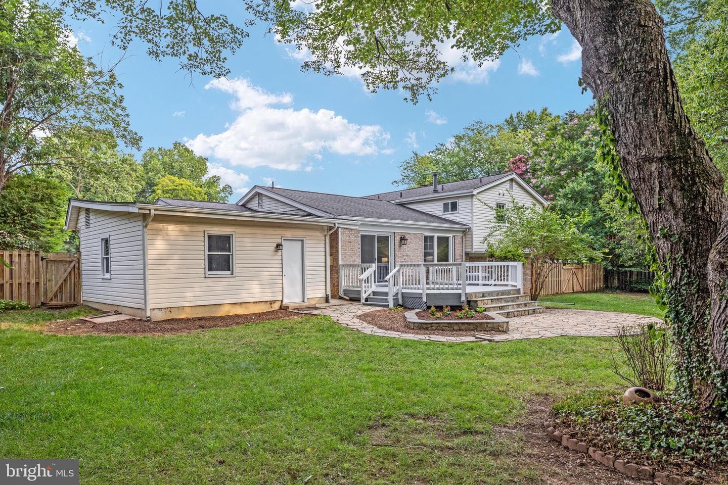 9927 Barnsbury Court photo 40