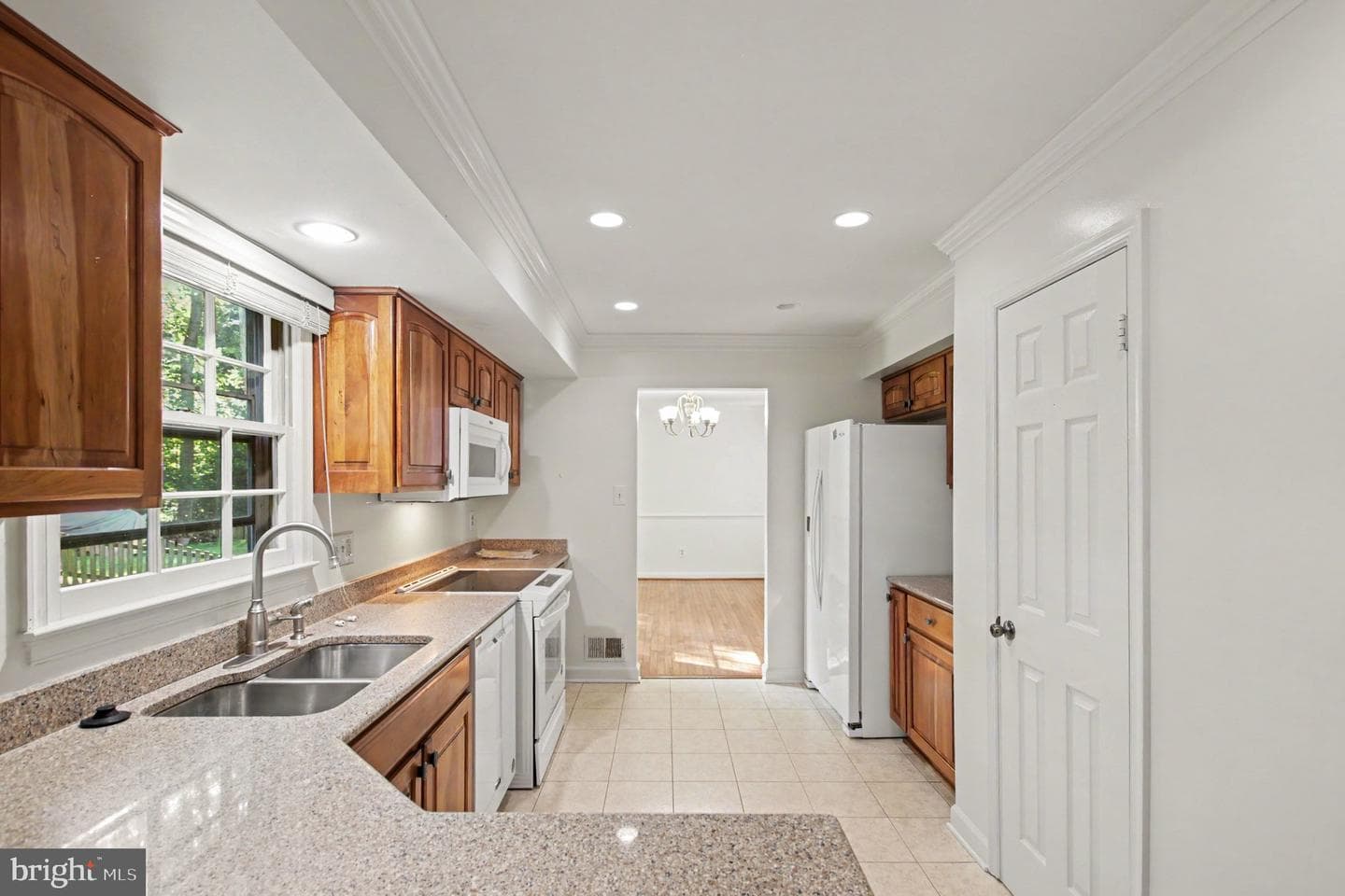 6570 Rockland Drive photo 10