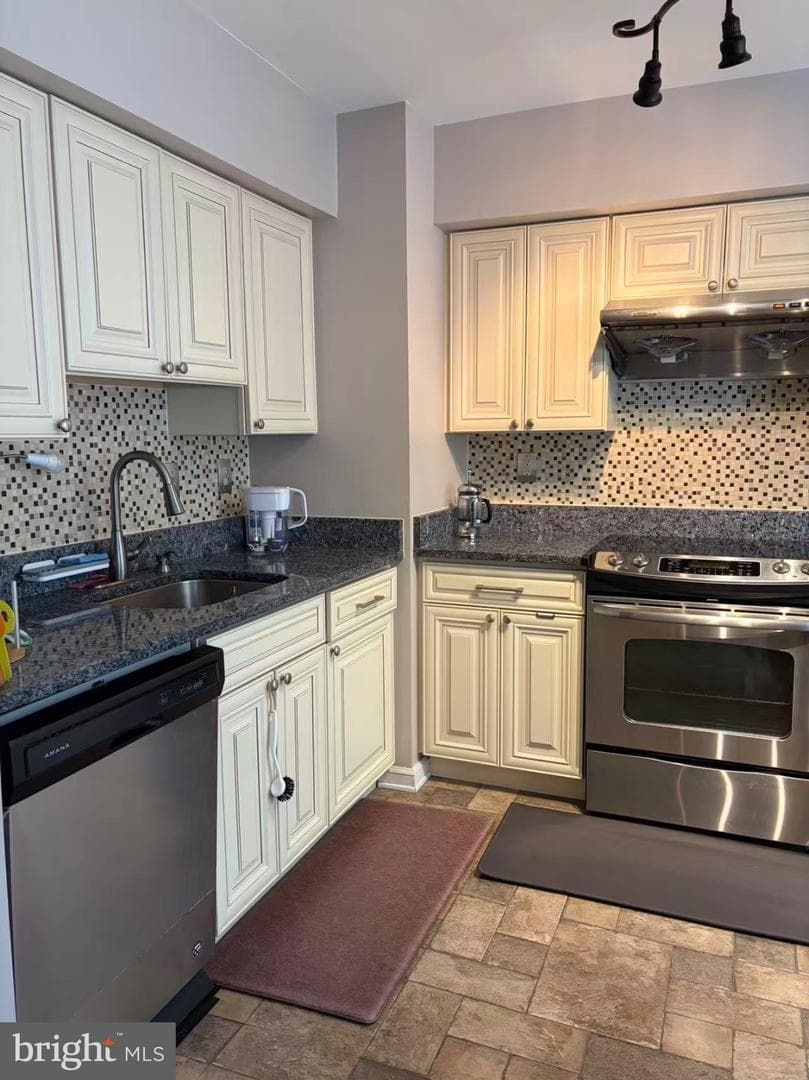 6903 Compton Valley Ct photo 9