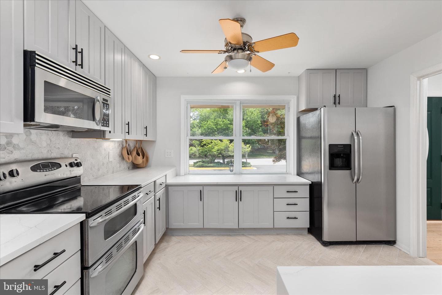 8174 Electric Avenue photo 3