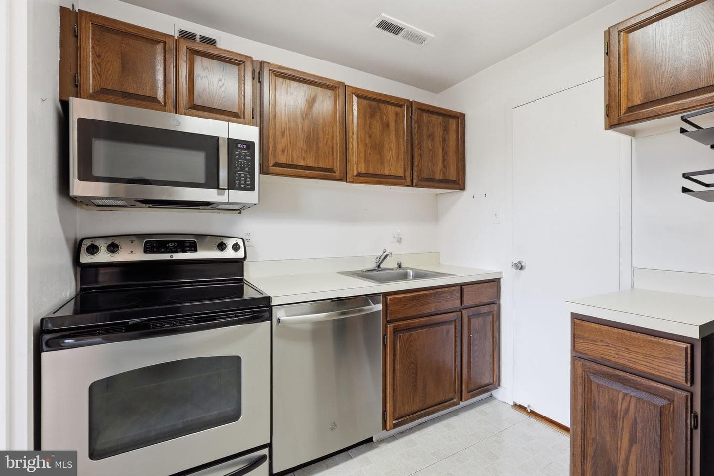 3101 S Manchester Street #914 photo 13