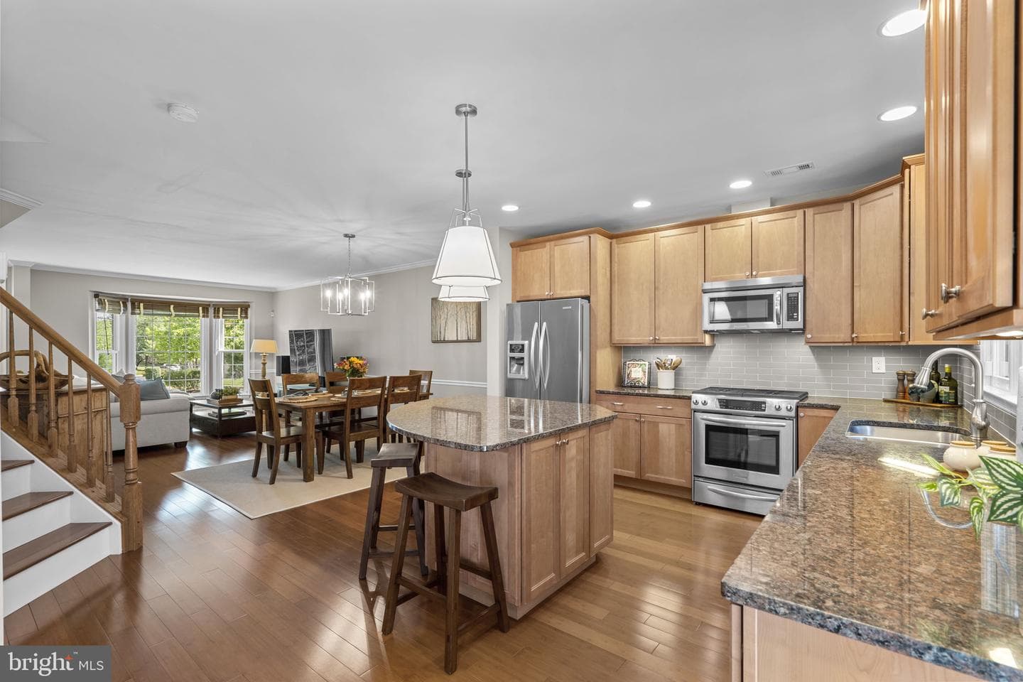 7049 Kings Manor Drive photo 21