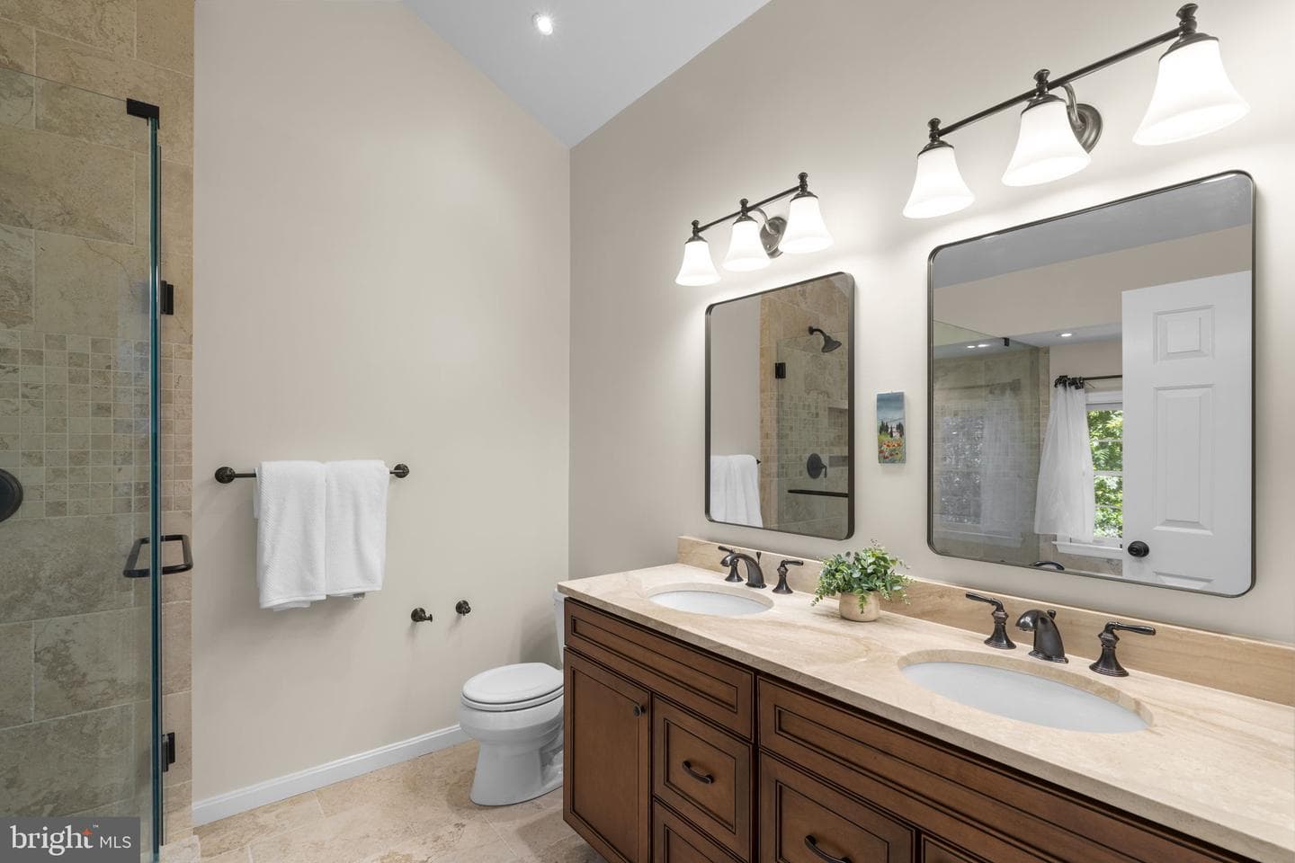 7049 Kings Manor Drive photo 32