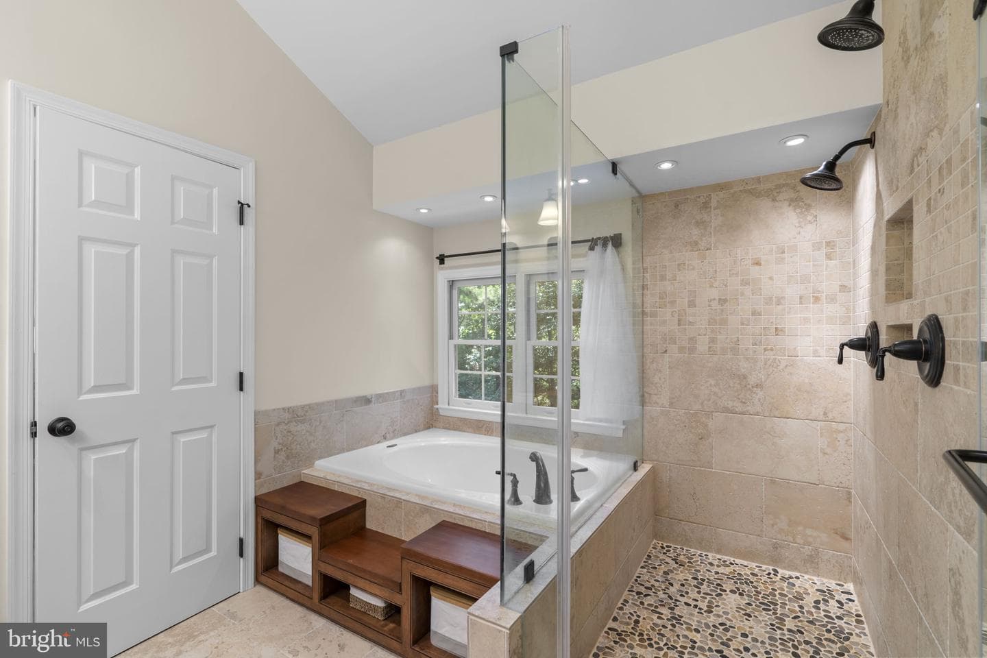 7049 Kings Manor Drive photo 34