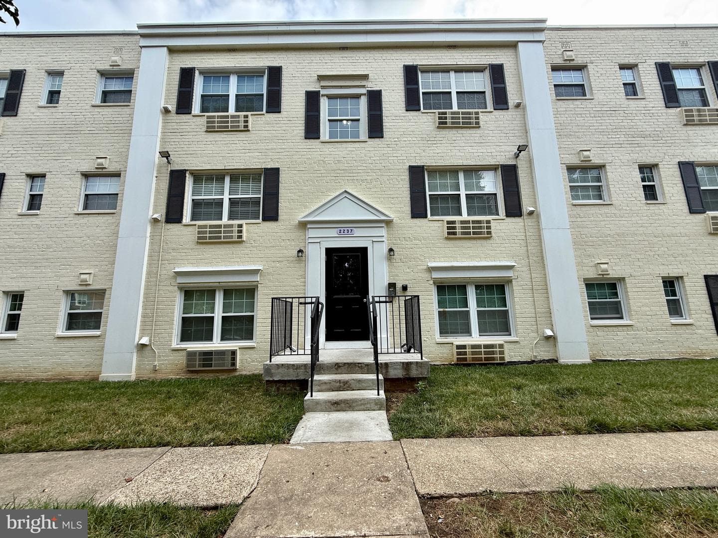 2237 Farrington Avenue #06-101, Alexandria