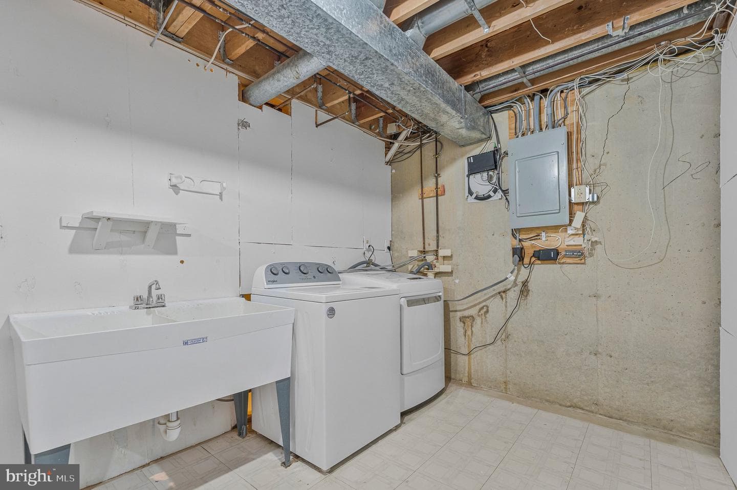 8424 Hollis Lane photo 32