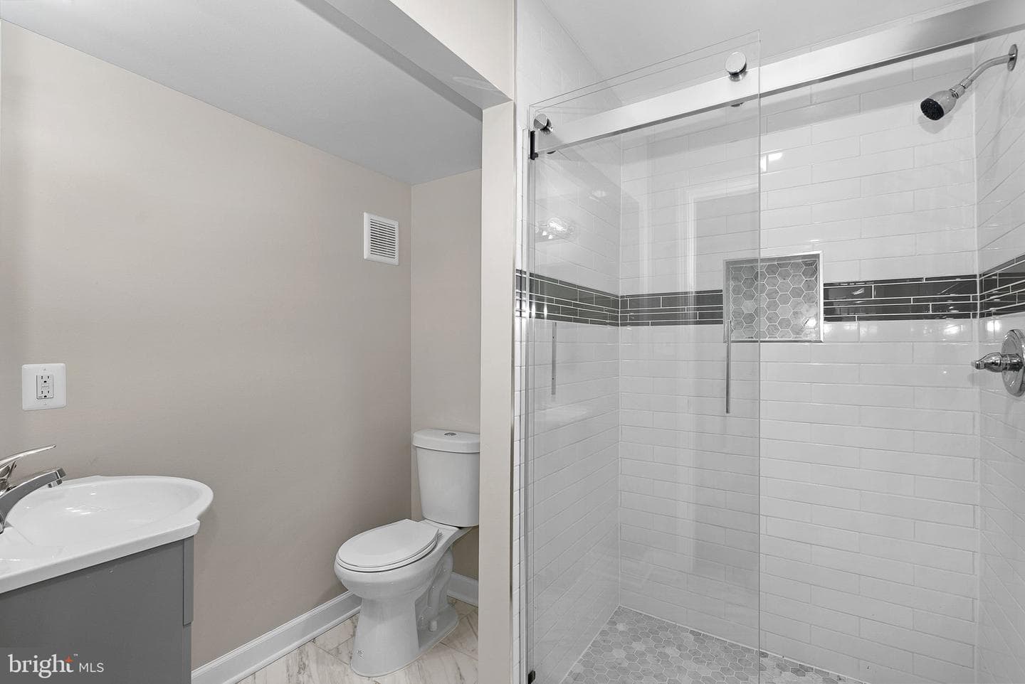6612 Burlington Place photo 38