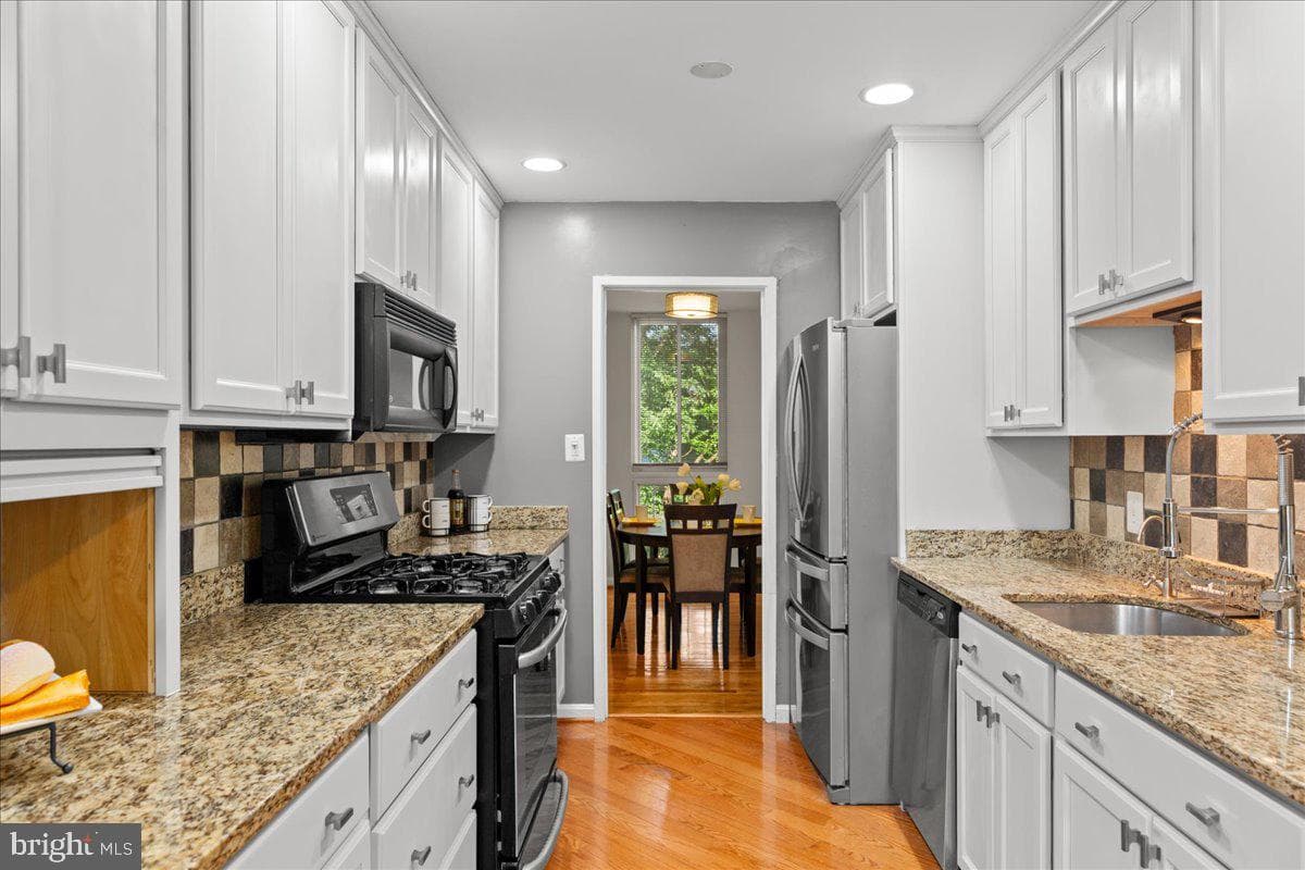 4932 Sauquoit Lane photo 19