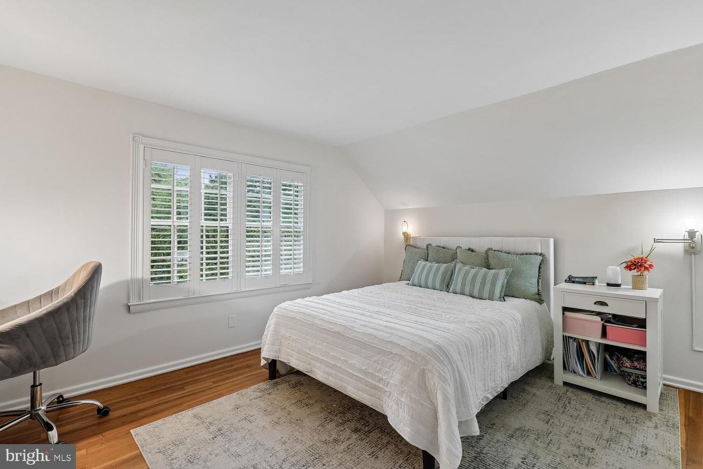 9005 Greylock Street photo 32