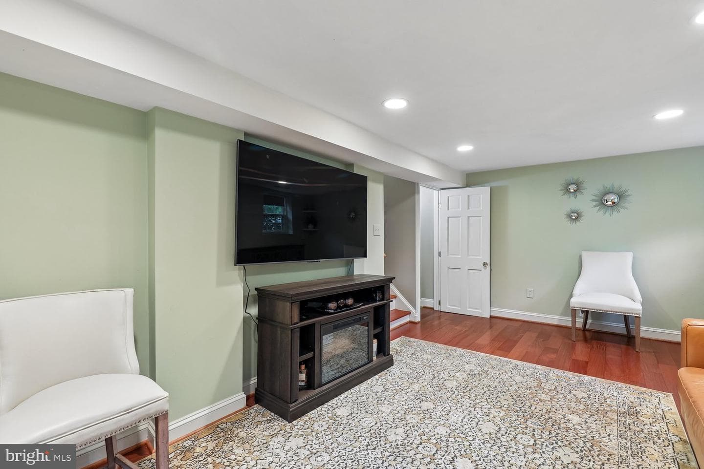 9005 Greylock Street photo 36