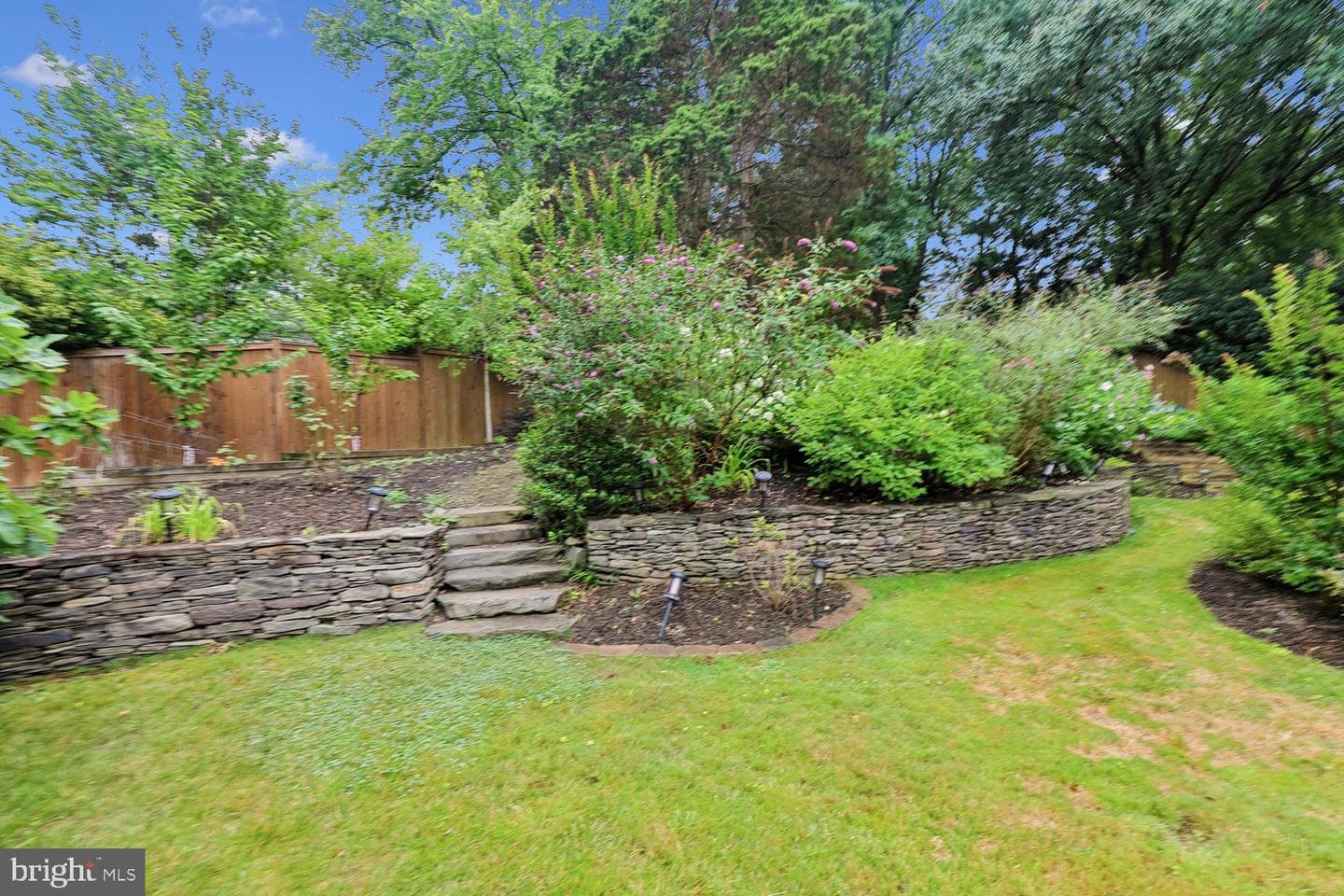 9005 Greylock Street photo 46