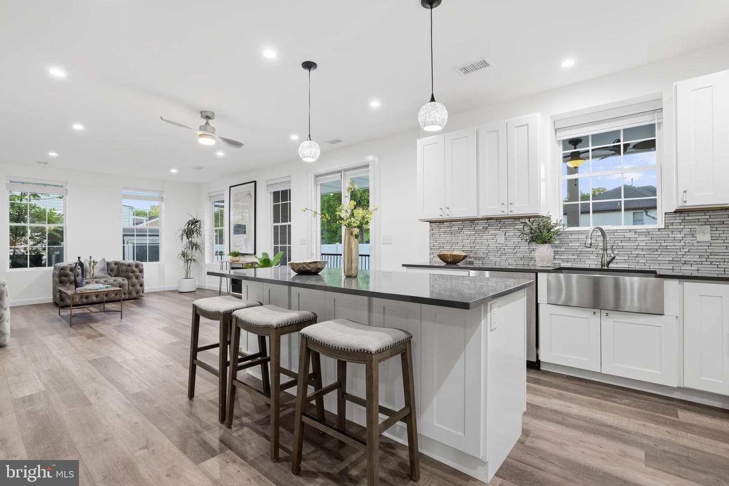 6925 Barrett Road photo 14