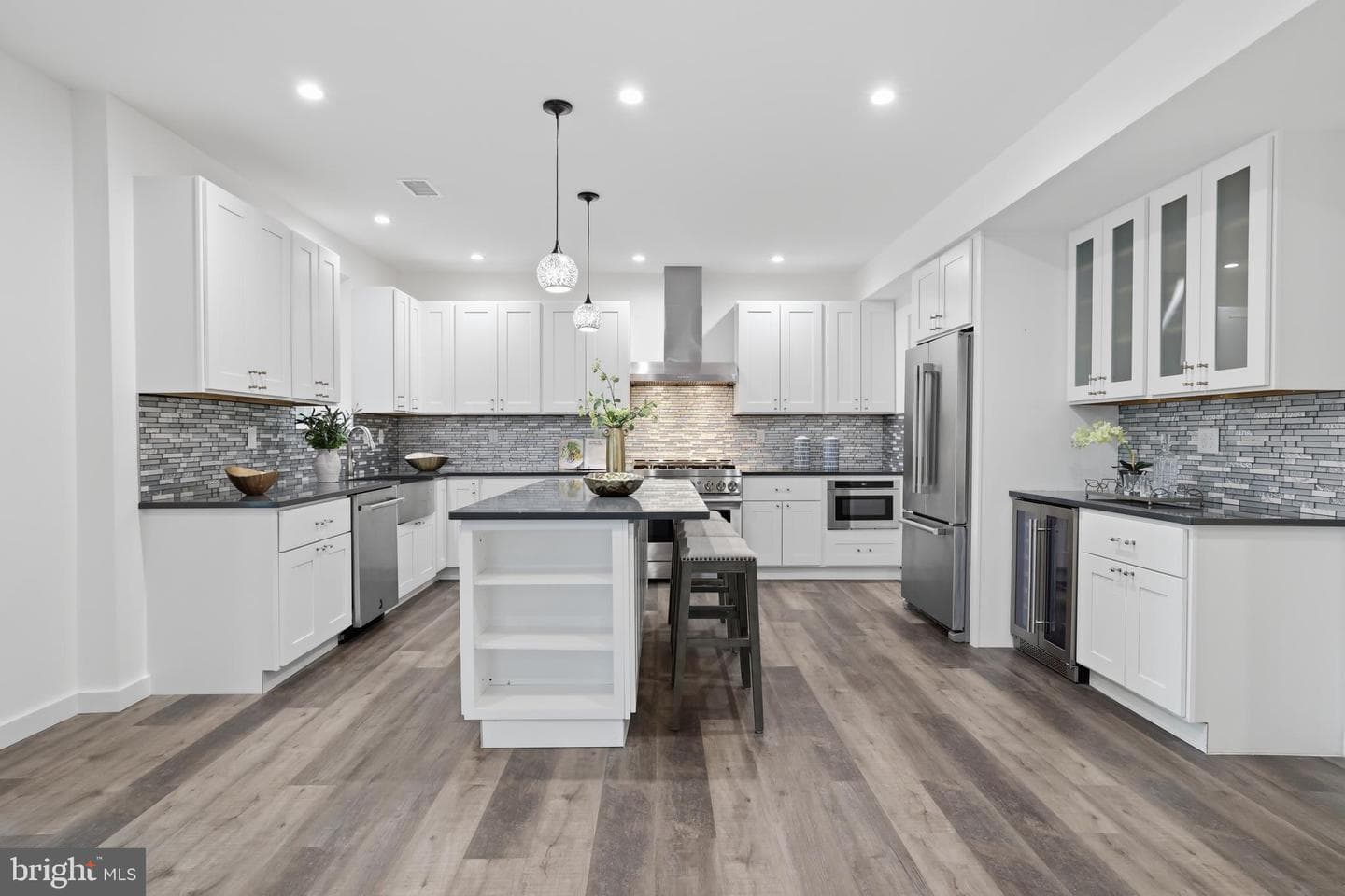 6925 Barrett Road photo 18