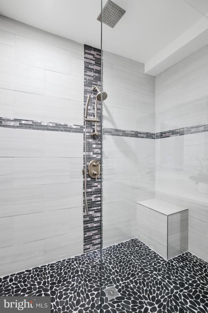 6925 Barrett Road photo 31