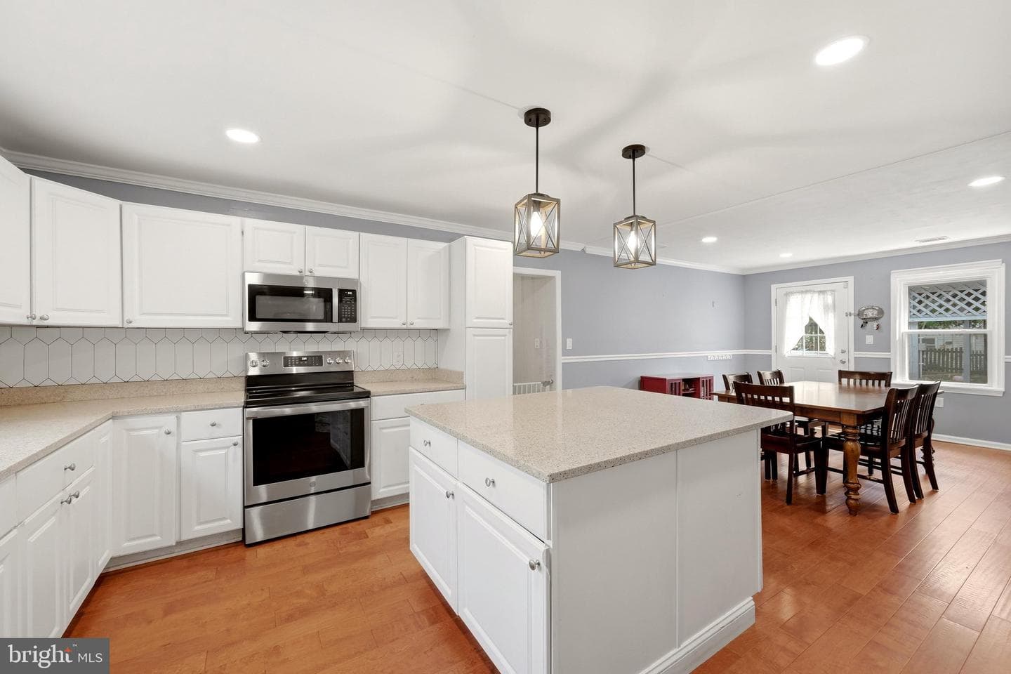 10512 Belmont Boulevard photo 32